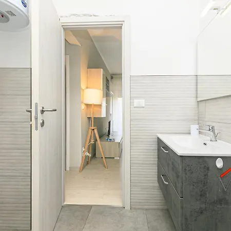 Appartement In Palazzo San Paolo With Balconies By Ml White House