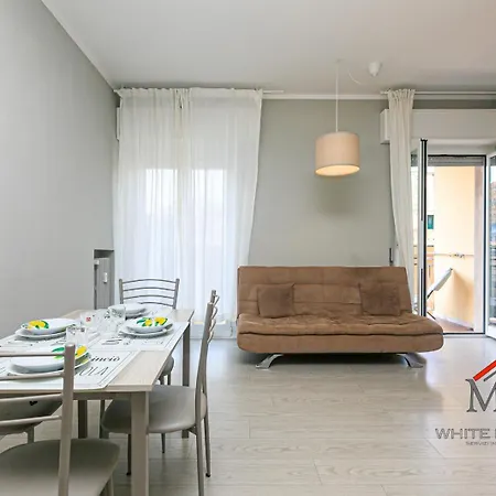 شقة In Palazzo San Paolo With Balconies By Ml White House