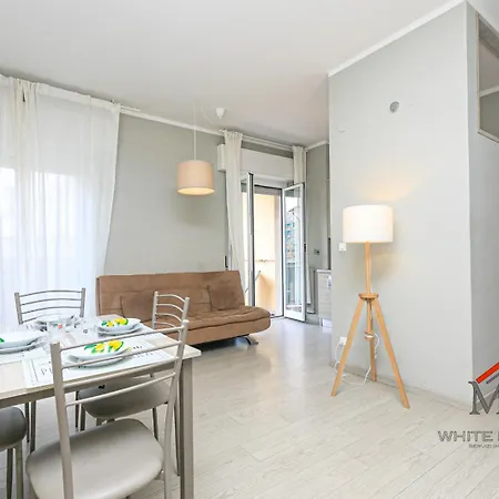 Appartement In Palazzo San Paolo With Balconies By Ml White House